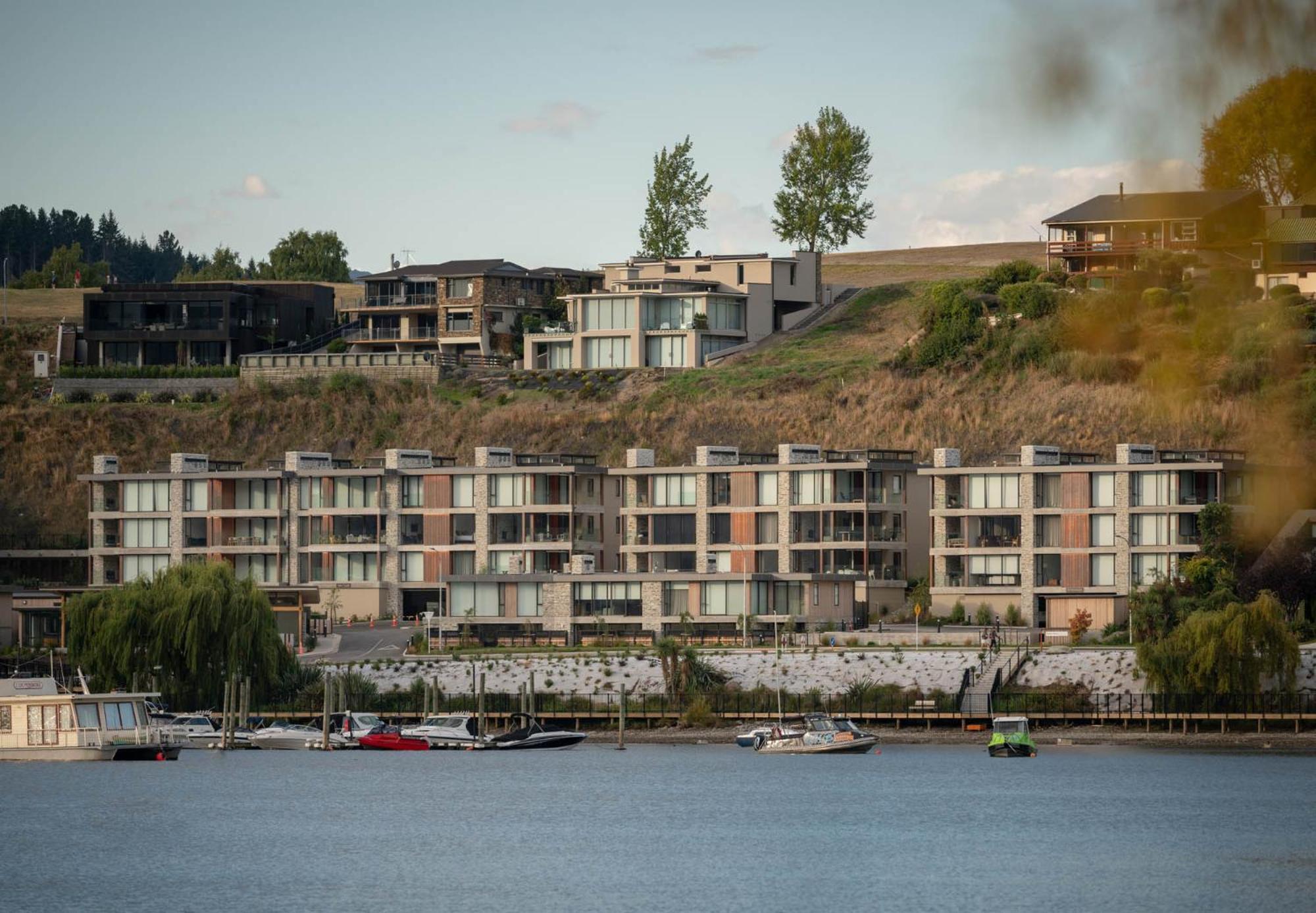 Marina Terrace Apartments, ワナカ エクステリア 写真